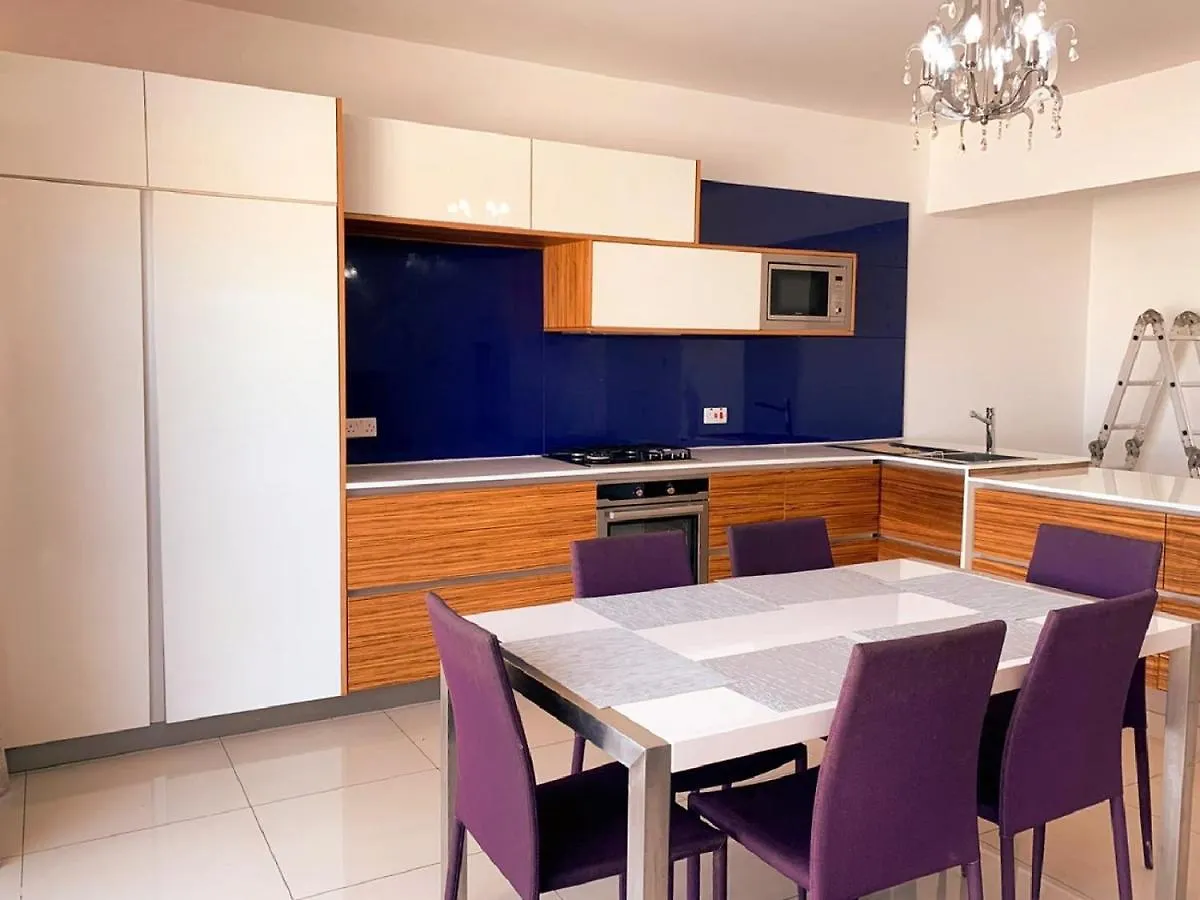 Duplex Penthouse Roof Terrace & City Views Holiday home Mosta